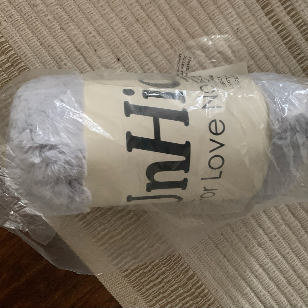 Plush Gray Bedding Blanket for Cozy Comfort